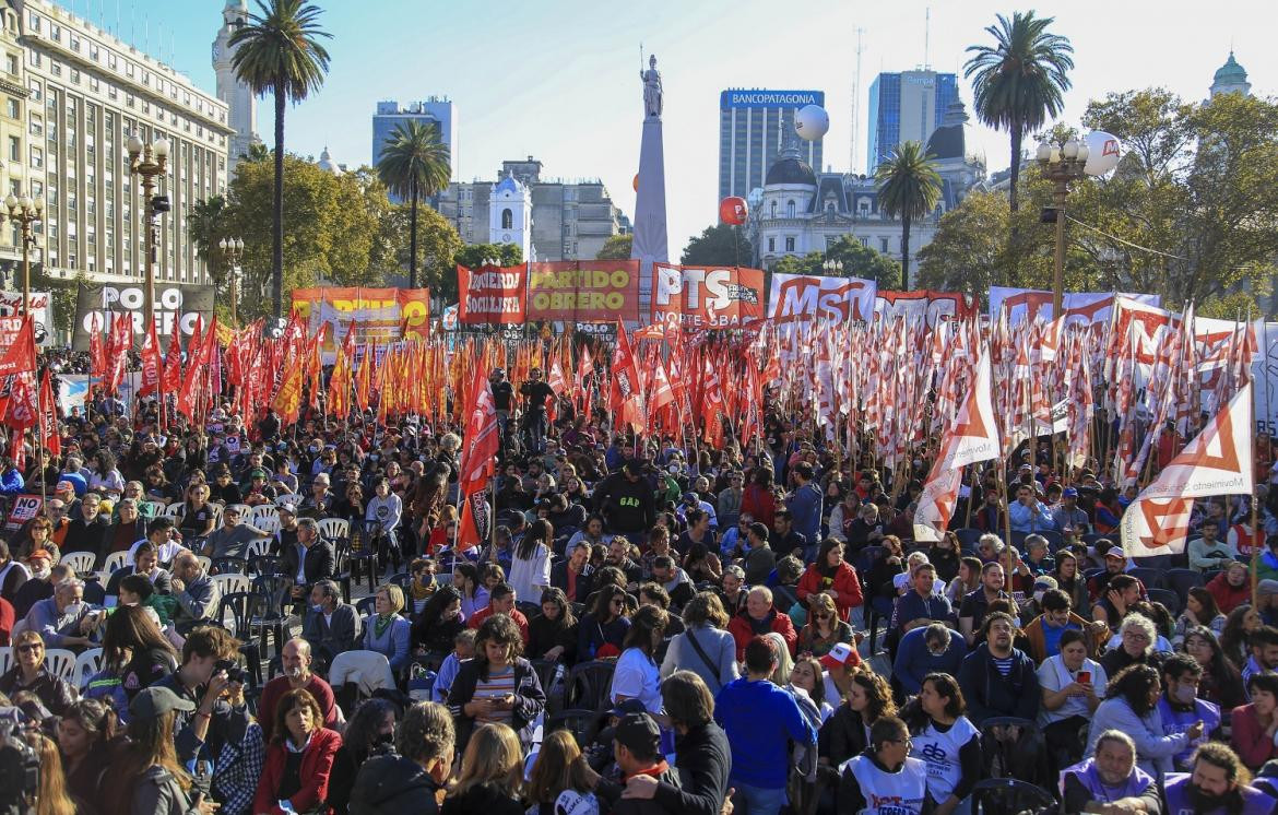 Acto de agrupaciones de izquierda en Plaza de mayo, Foto NA