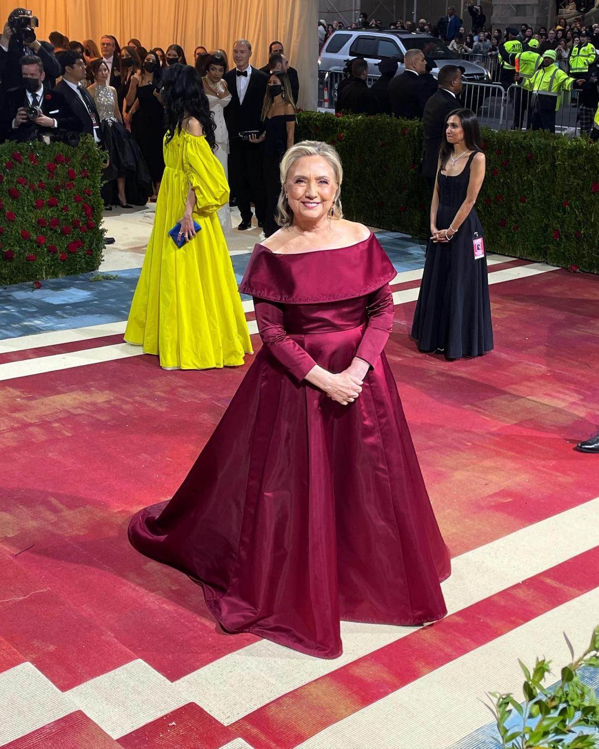 Hillary Clinton en la Met Gala 2022. Foto @metmuseum