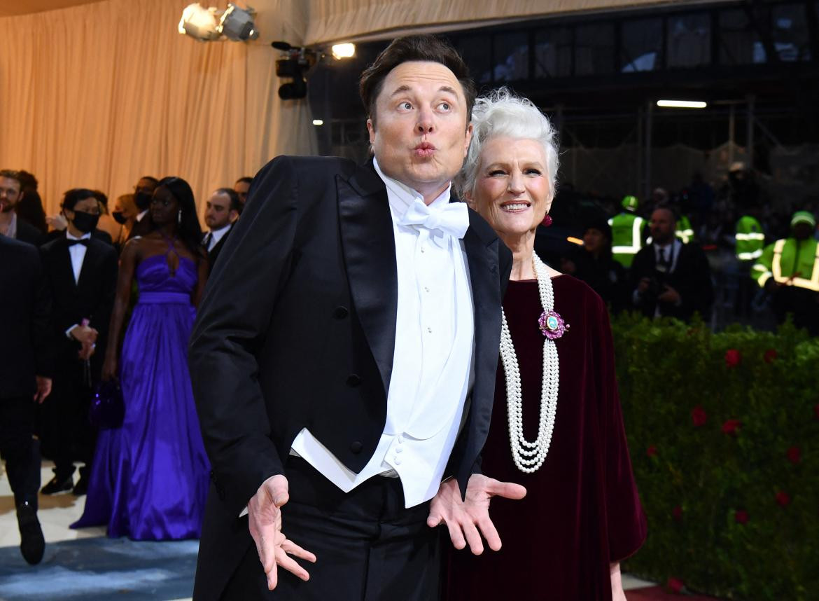 Elon Musk en la Met Gala 2022. Foto @metmuseum