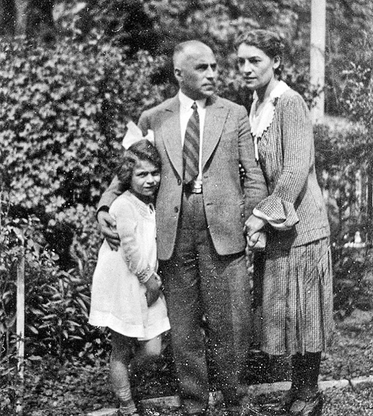 Hess junto a su esposa Margarethe y su hija Ursula, en los años 30 Foto DailyMail