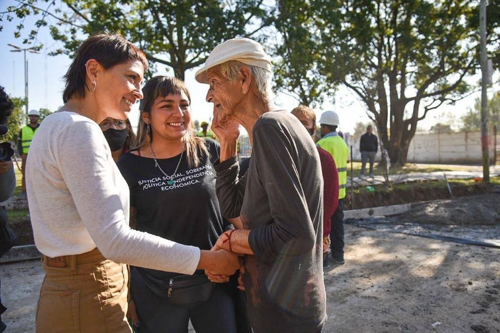 Mayra Mendoza recorrió obras en Quilmes. Foto: Prensa.