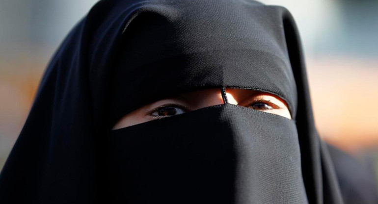 Burka usado en mujeres. Foto: Reuters.