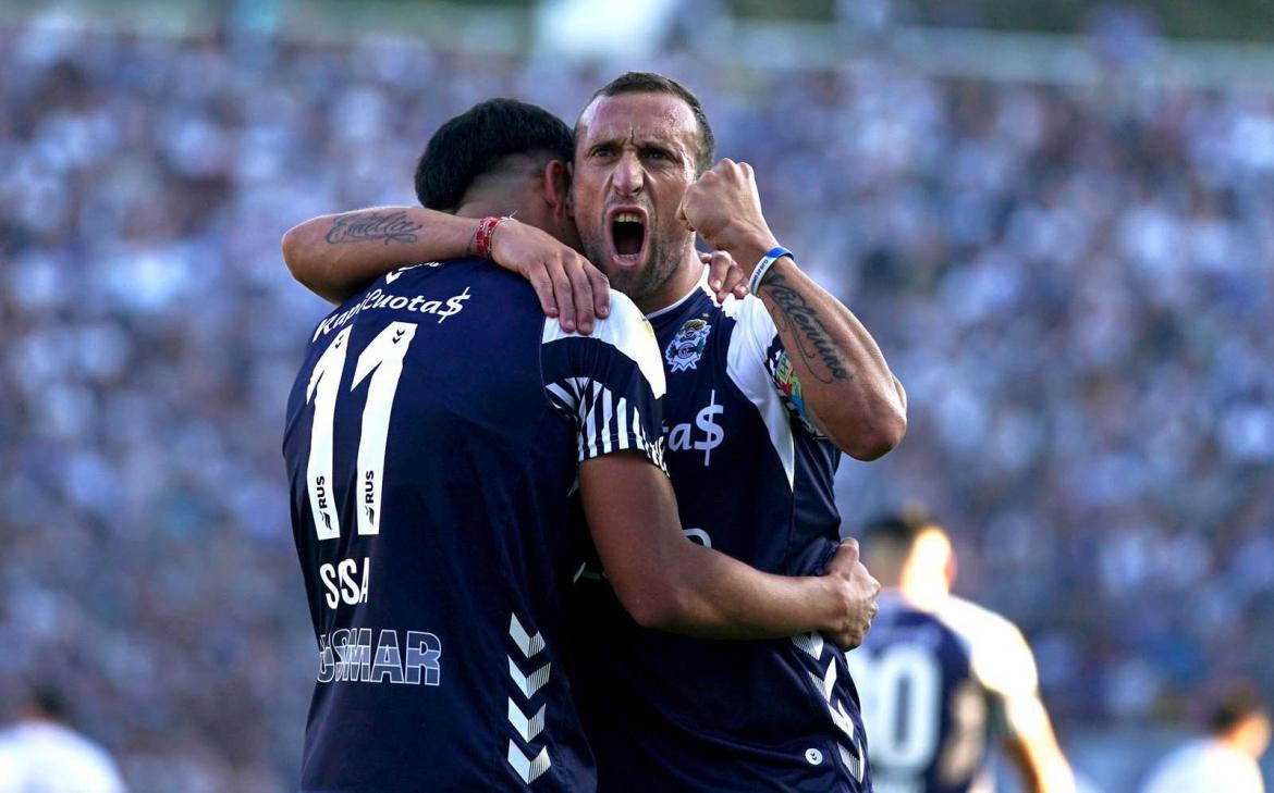 Festejo de Gimnasia de La Plata, fútbol argentino, NA