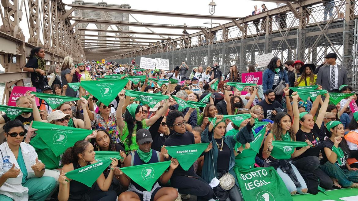 Protesta en Brooklyn de mujeres a favor del aborto. Foto: AFP