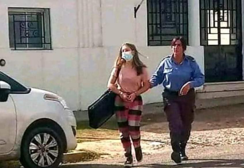 Nahir Galarza dejando el penal de Paraná para ir a clases de música. Foto: NA.