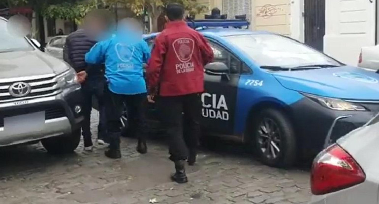 Dos delincuentes extranjeros detenidos, foto captura video Youtube CABA