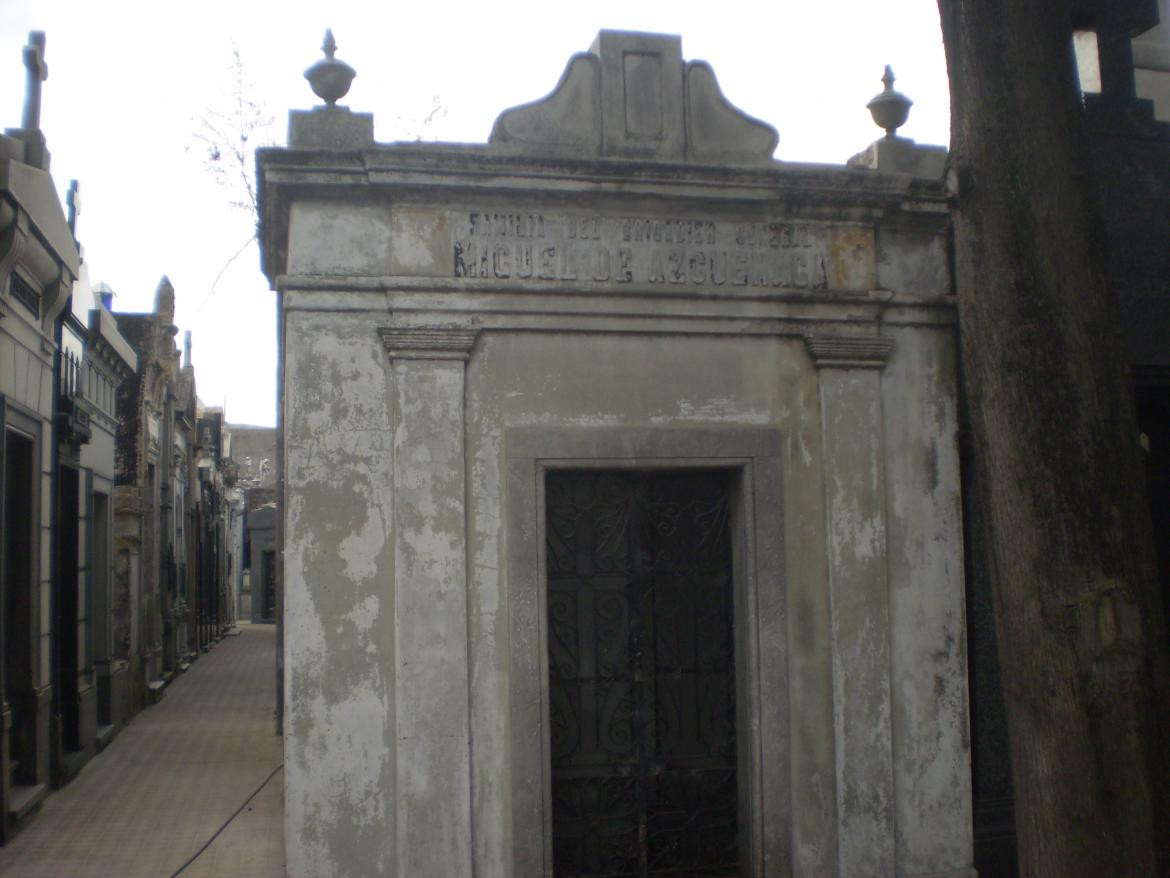 Tumba de Miguel de Azcuénaga en la Recoleta. Foto: Wikipedia.