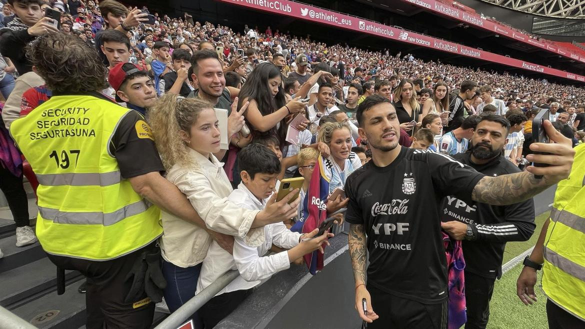 Leandro Paredes, entrenamiento de la Selección Argentina en Bilbao. Foto: EFE.