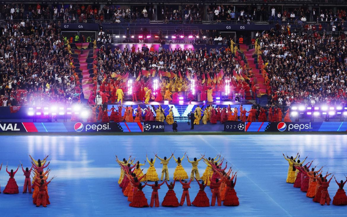 Show Camila Cabello, final de Champions League. Foto: Reuters.