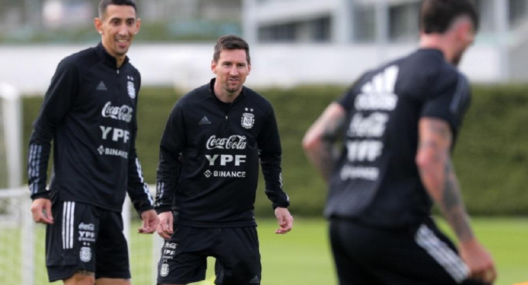 Di María y Messi, entrenamiento de Selección argentina de fútbol, NA