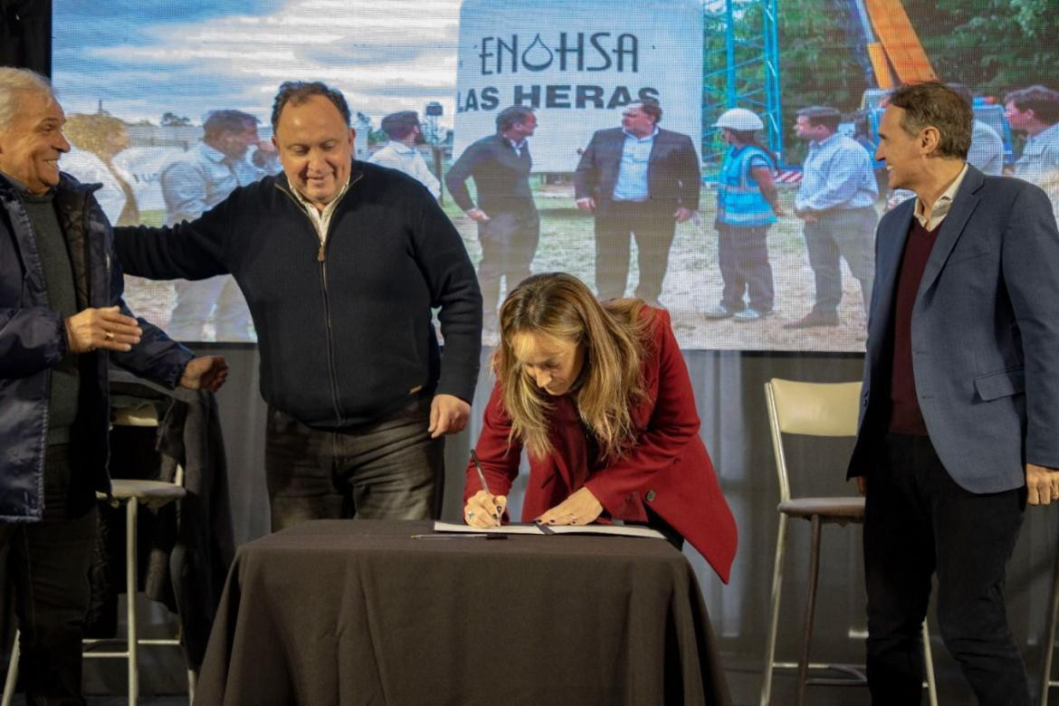 Galmarini, Katopodis y Osuna inauguraron obra de agua potable y firmaron convenio en Gral. Las Heras	