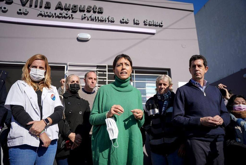 Mayra Mendoza junto a Wado de Pedro en Ezpeleta. Foto: Prensa.