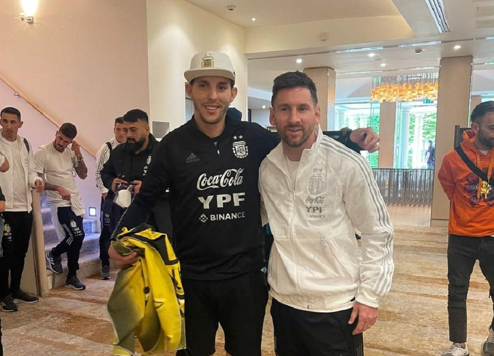 Cristian Solera y Lionel Messi, Foto Martín Insaurralde, Canal 26