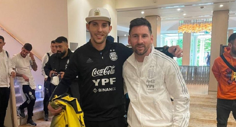 Cristian Solera y Lionel Messi, Foto Martín Insaurralde, Canal 26