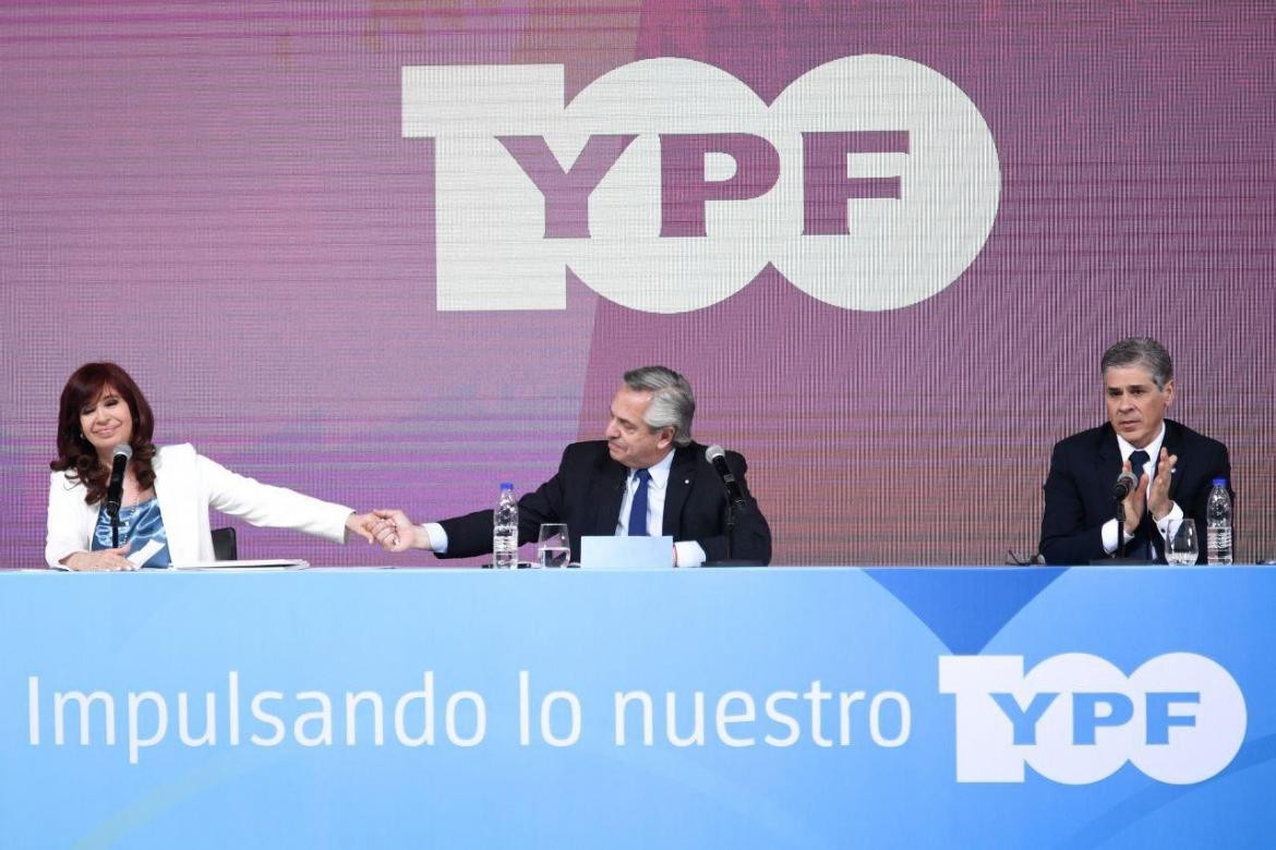 Cristina Fernández de Kirchner y Alberto Fernández en los 100 años de YPF