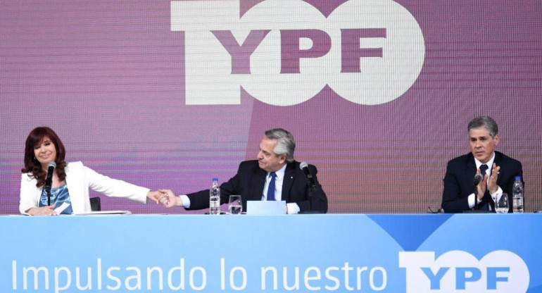 Cristina Fernández de Kirchner y Alberto Fernández en los 100 años de YPF