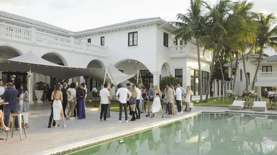 La mansión del Kun está en Miami, en la exclusiva zona de Hollywood Beach. Foto: Instagram.
