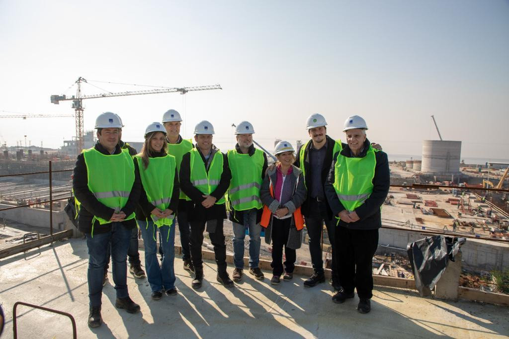 Malena Galmarini y Axel Kicillof en obra del Sistema Riachuelo. Video: Prensa