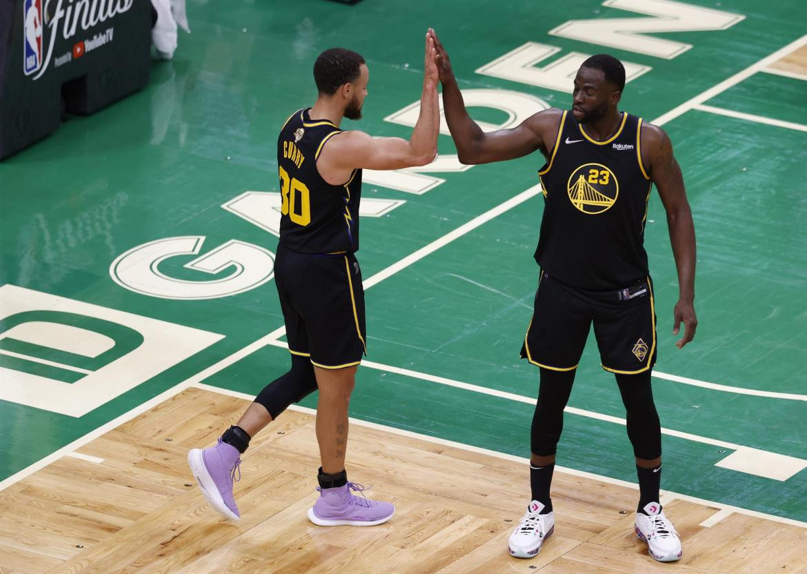 Festejo de Curry en la victoria de los Golden State ante Boston en finales de NBA. Foto: EFE.