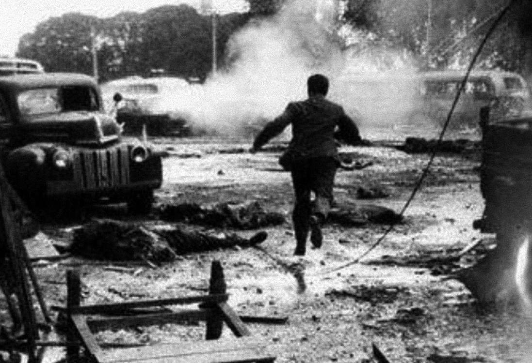 Bombardeo de Plaza de Mayo, 16 de junio de 1955, Foto Archivo General de la Nación	