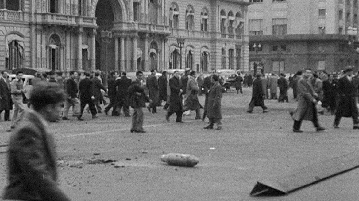 Bombardeo de Plaza de Mayo, 16 de junio de 1955, Foto Archivo General de la Nación	