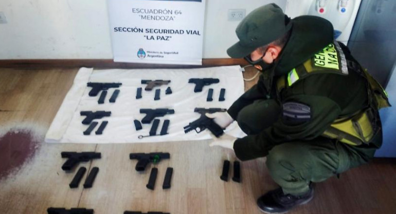 Armas decomisados en operativos en el norte del país. Foto: NA.
