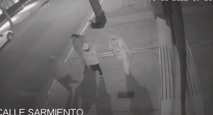 Asesinato a puñaladas en Mar del Plata. Foto: captura video.