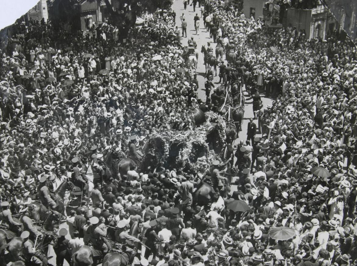 Multitudinario velorio de Gardel. Foto: Archivo General de la Nación.