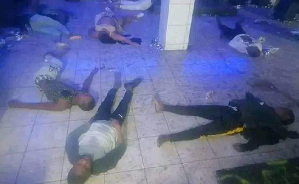 Misterio en Sudáfrica, 20 jóvenes muertos en un bar, NA