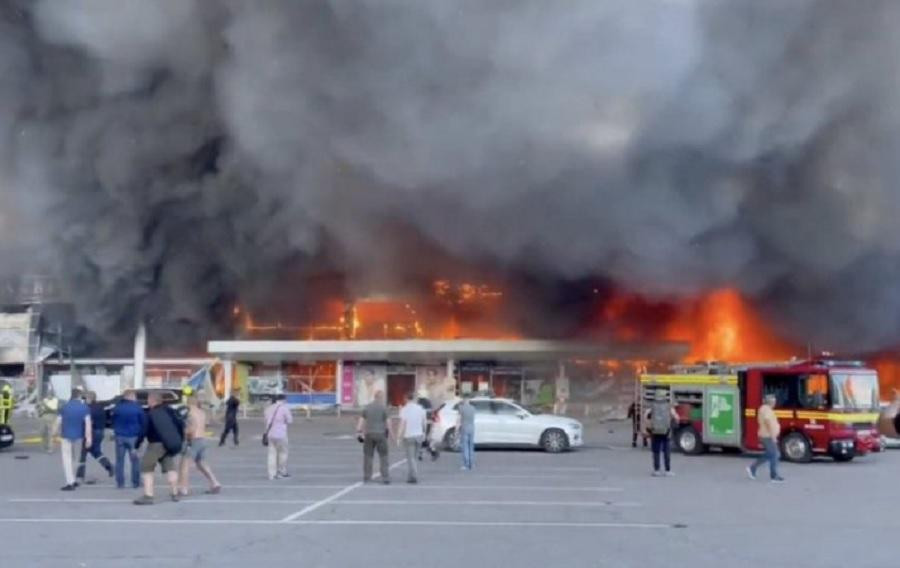 Un misil ruso destruyó un centro comercial en Ucrania. Foto: NA.