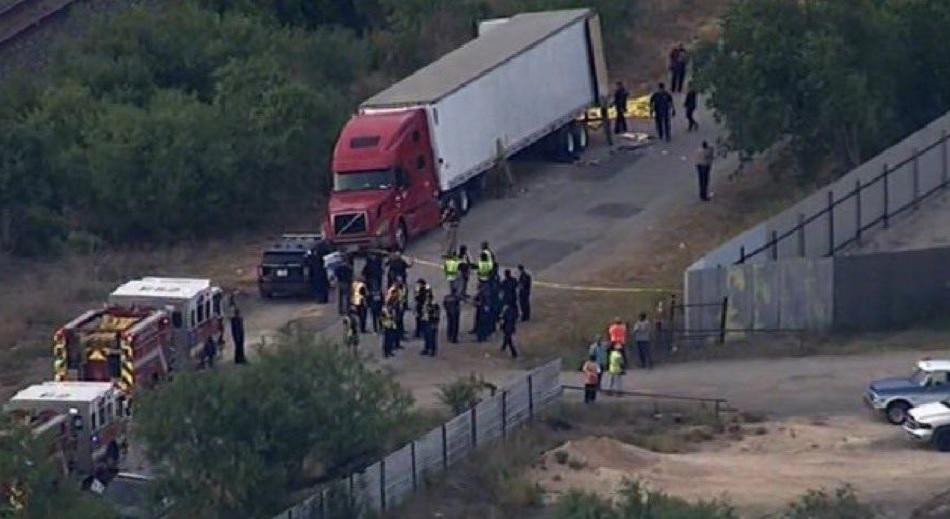 Encuentran cadáveres en el acoplado de un camión en Texas.