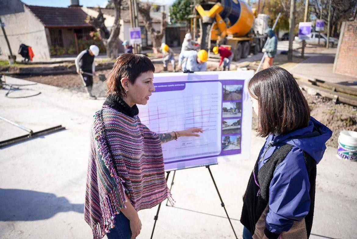 Mayra Mendoza supervisó obras en San Francisco Solano. Foto: Prensa.