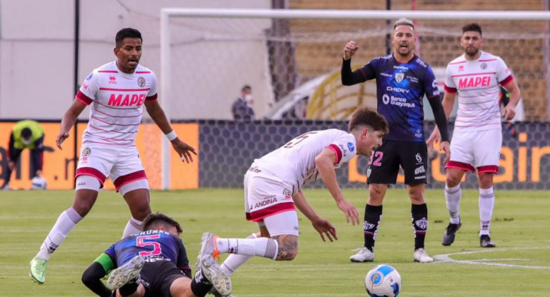 Lanús cayó derrotado como visitante por 2 a 1 frente a Independiente del Valle de Ecuador. NA