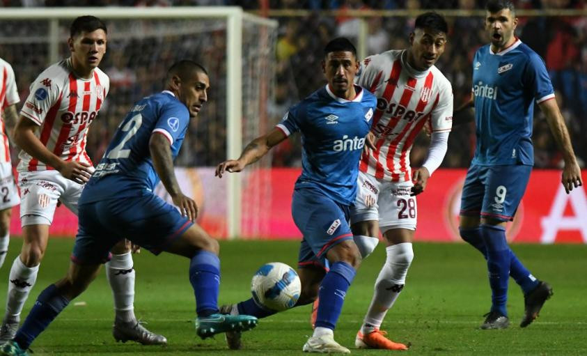 Nacional propuso un partido trabado y ganó en el final. Foto: NA.