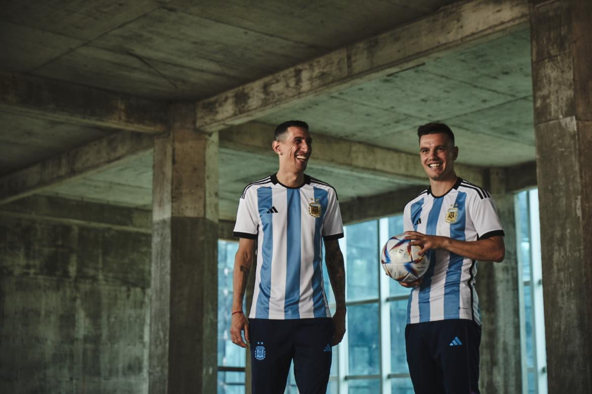 Camiseta de la Seleccion Argentina para el Mundial de Qatar. Foto: Prensa Adidas.