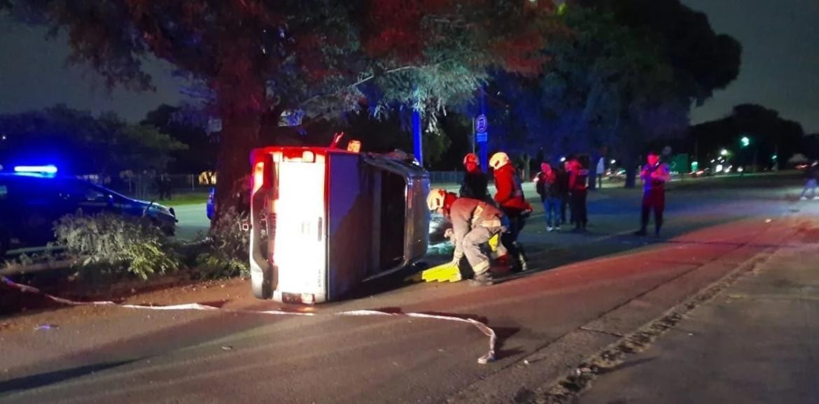 Accidente de tránsito en la Costanera Norte. Foto: @EmergenciasBA.