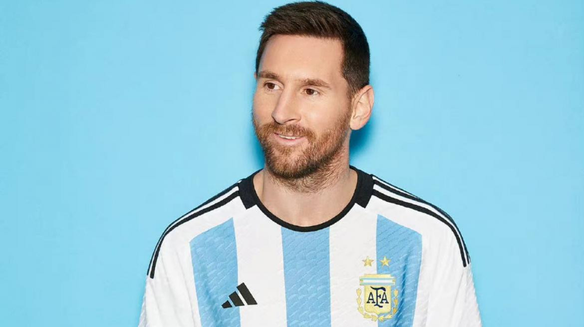 Messi con la nueva camiseta de la Selección. Foto: Prensa Adidas.