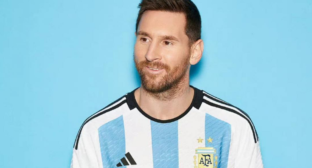 Messi con la nueva camiseta de la Selección. Foto: Prensa Adidas.