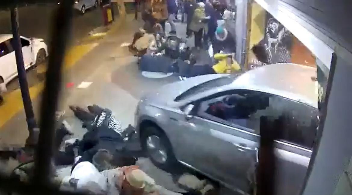 Tragedia en Mendoza: habló el conductor que atropelló a 23 personas en la puerta de un teatro. NA