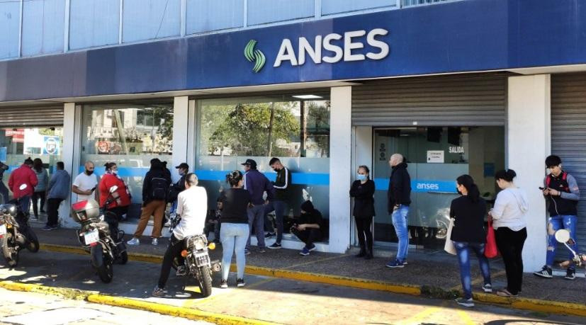 ANSES otorgó un extra para titulares de AUH y AUE. Foto: NA.