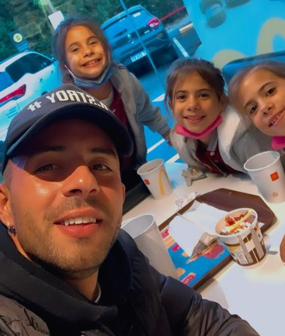 Matías Defederico con sus hijas. Foto: Instagram/mattdefederico.