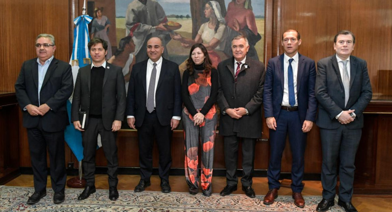 Juan Manzur, Silvina Batakis, y gobernadores provinciales. Foto NA