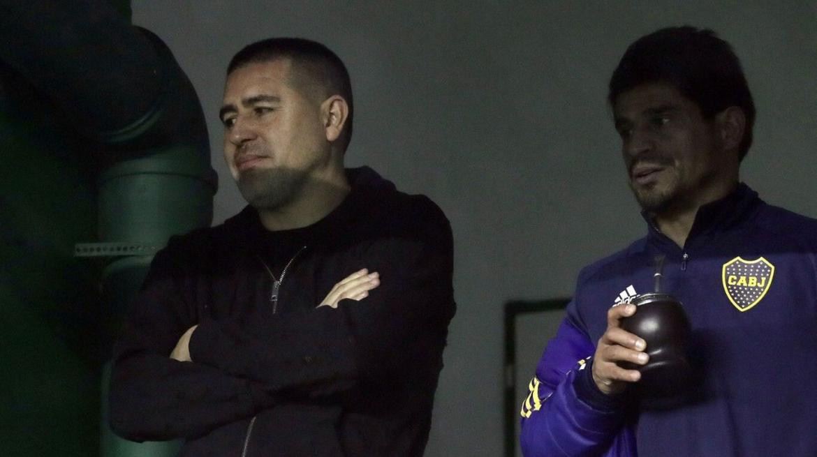 Juan Román Riquelme, vicepresidente de Boca y Hugo Ibarra. Foto: Twitter.