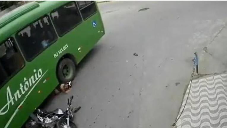 Accidente en moto. Foto: captura video.