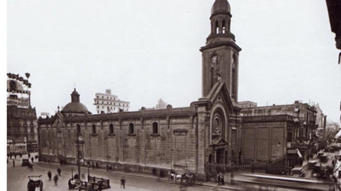 La antigua Iglesia de San Nicolás de Bari antes de ser demolida. Foto: Fundación Antorchas.