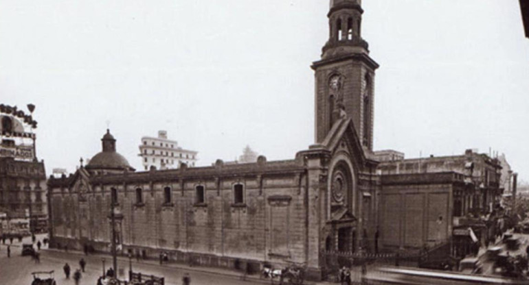 La antigua Iglesia de San Nicolás de Bari antes de ser demolida. Foto: Fundación Antorchas.
