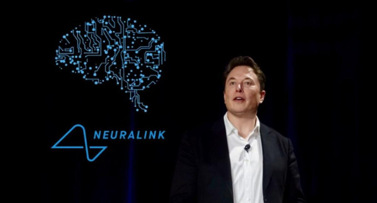 Elon Musk presentando Neuralink