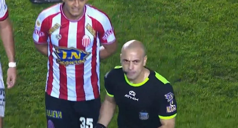 Jorge Baliño, árbitro. Foto: captra video.