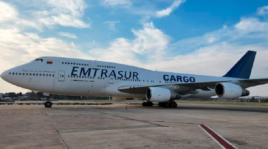 El avión continúa retenido en el aeropuerto de Ezeiza. Foto: NA.