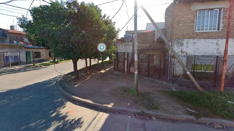 El crimen ocurrió sobre la calle Atenas casi esquina con Ituzaingó. Foto: Google Maps.